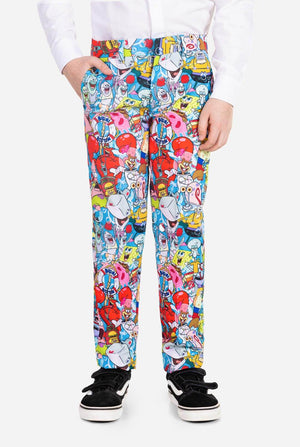 Jongen draagt kinderpak met SpongeBob print