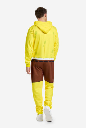 Man met SpongeBob unisex onesie, zicht vanaf de achterkant
