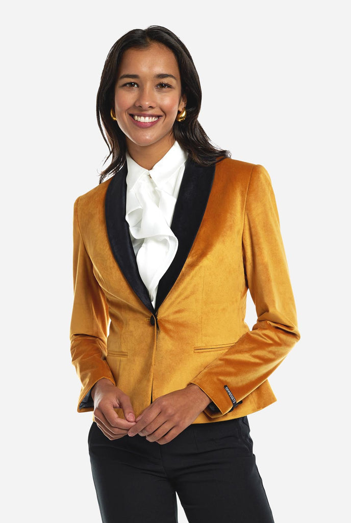Vrouw draagt gouden dinner jacket blazer