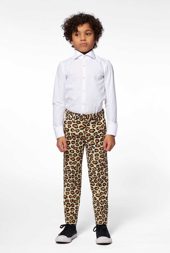 Jongen draagt ​​jaguar printbroek een deel van jongenspak