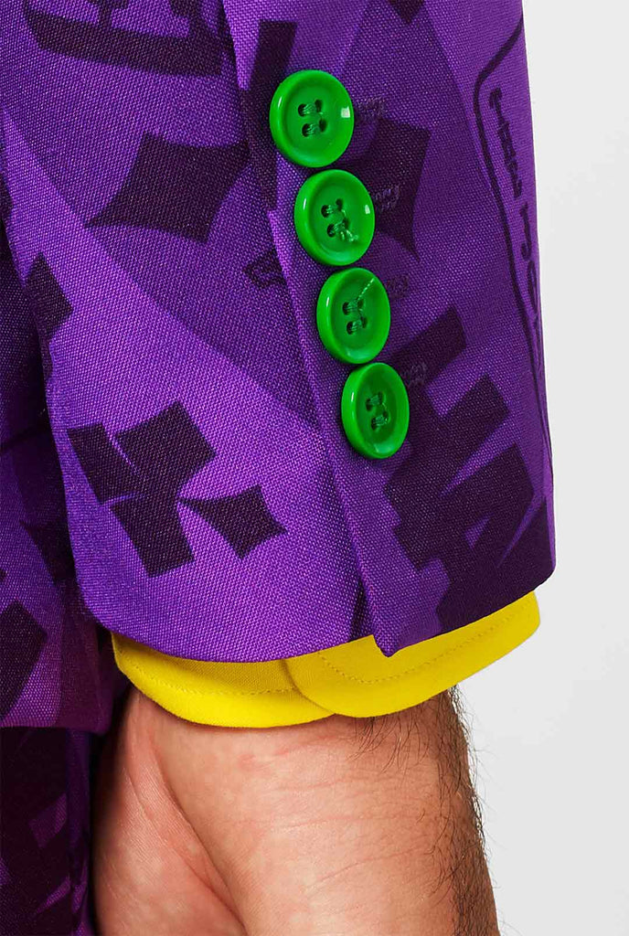Het joker paarse pak gedragen door man mouw close -up