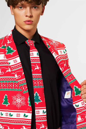 Man draagt een rood kerstpak en zwart overhemd, close -up