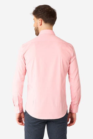 Man draagt een zacht roze overhemd, bekijk vanaf de achterkant