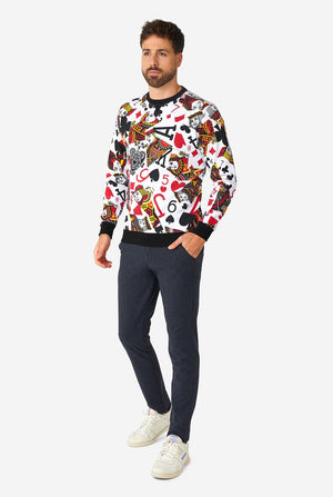 Man draagt een witte trui met speelkaarten print