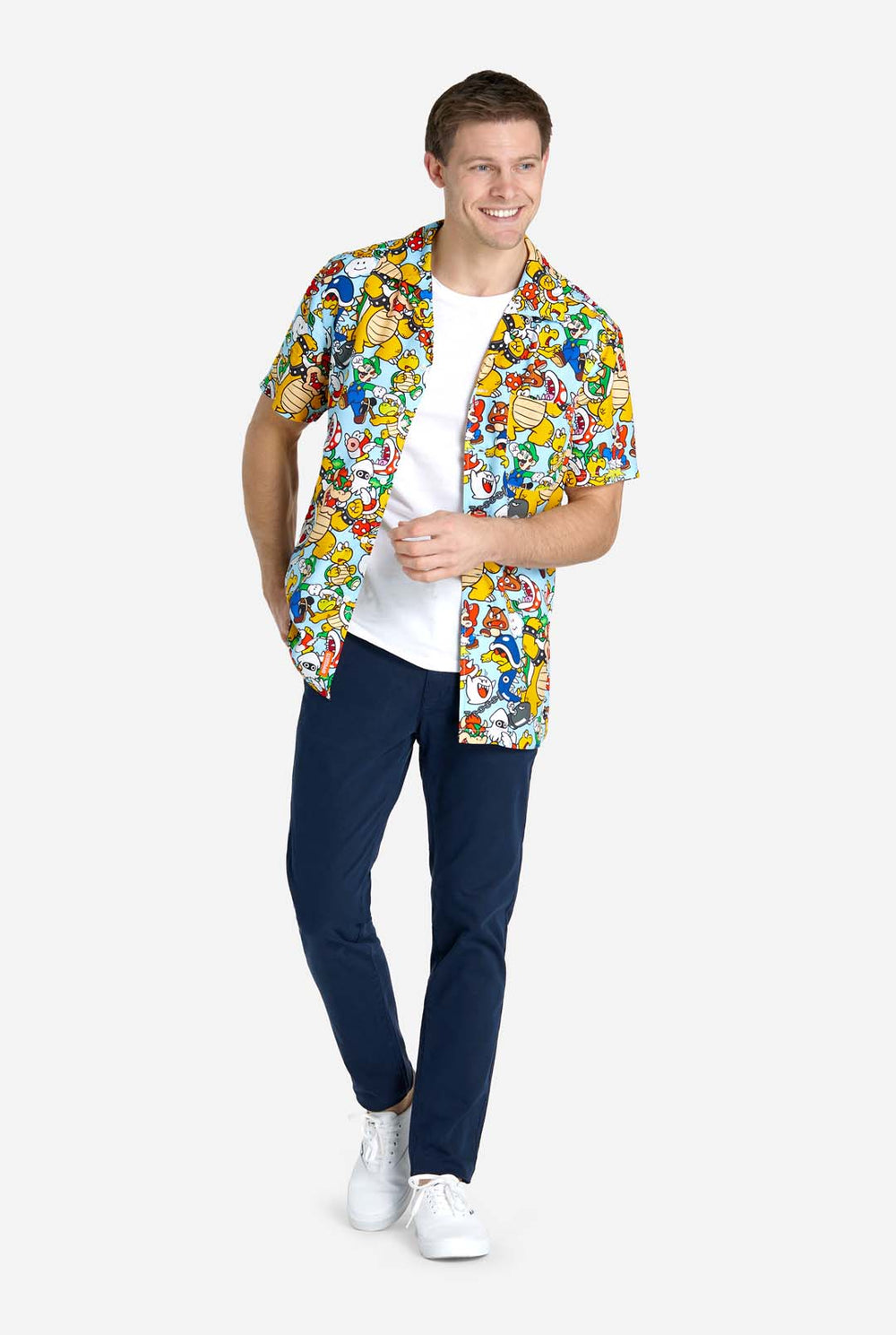 Man met Hawaiiaans shirt met Super Mario-pictogrammen