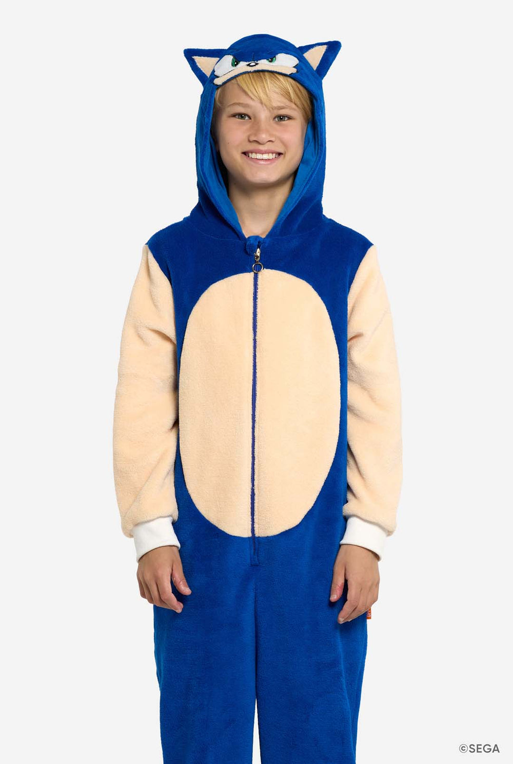 Jongen draagt ​​blauwe Sonic the Hedgehog kinder onesie