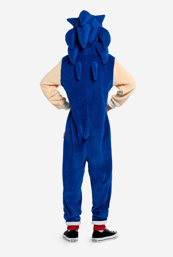 Jongen in blauwe Sonic the Hedgehog kinderonesie