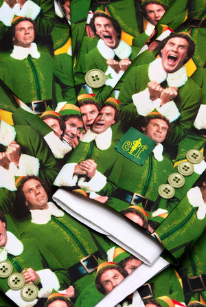 Kerstpak met het karakter ELF op het jasje en de gele broek, close-up