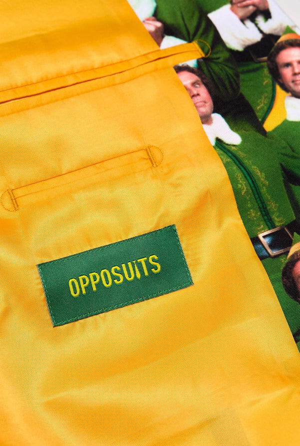 Kerstpak met het karakter ELF op het jasje en de gele broek, close-up