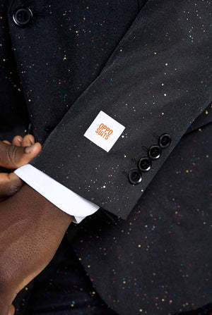 Man draagt een OppoSuits Glitzy Glitter zwart herenpak met glitters.