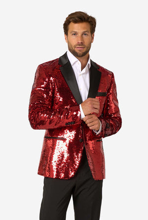 Man draagt een glimmend rode paillettenblazer  met zwarte revers.