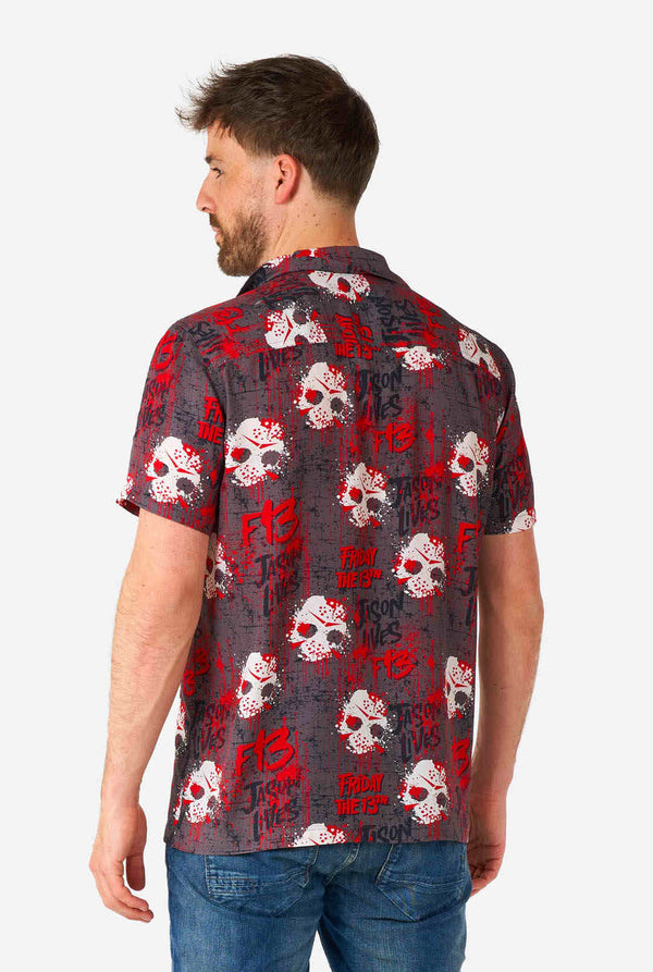 Man draagt Hawaiian Haloween overhemd met Friday the 13th print, beeld van de achterkant