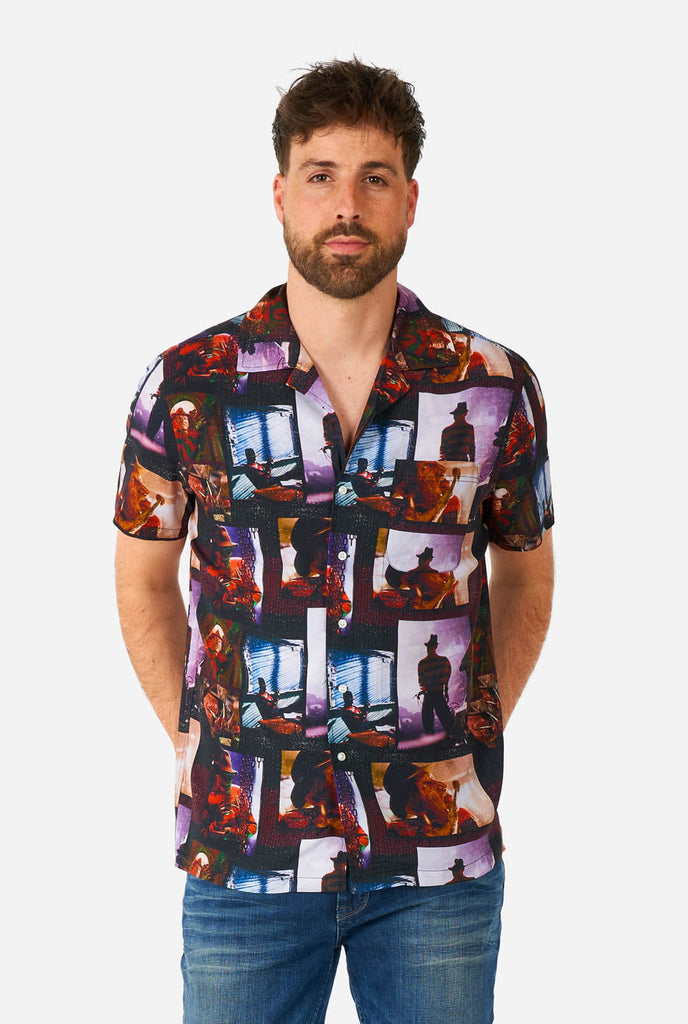 Man draagt Hawaiian Haloween overhemd met Nightmare on Elmstreet print