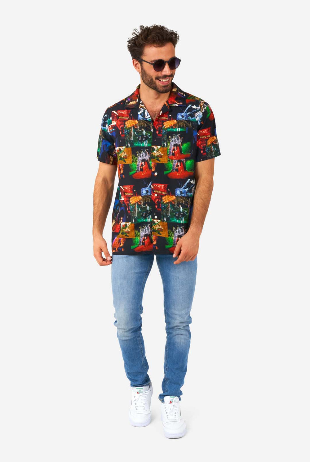 Man met Hawaiiaans overhemd met Beetlejuice-print