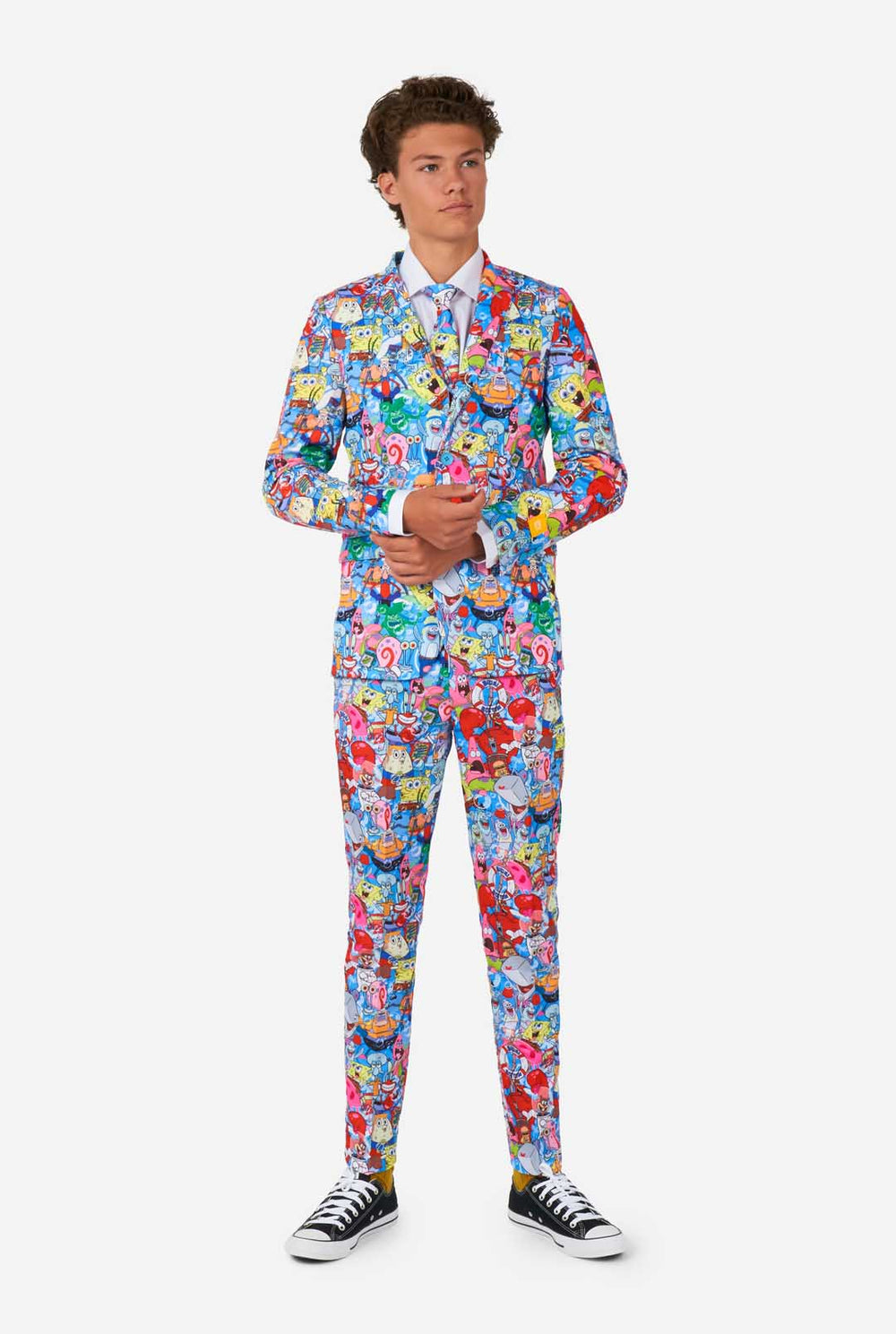 Tiener draagt pak met Spongebob print