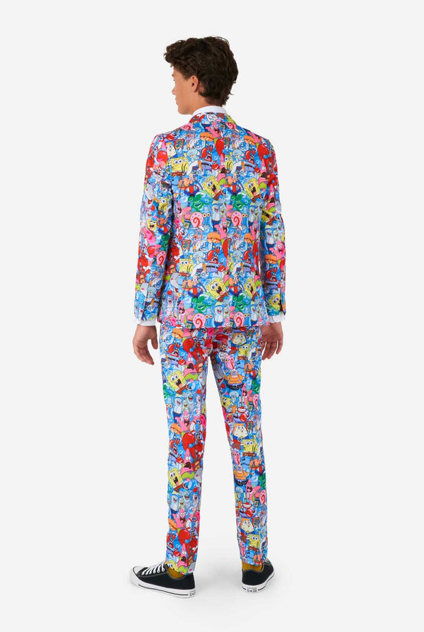 Tiener draagt pak met Spongebob print