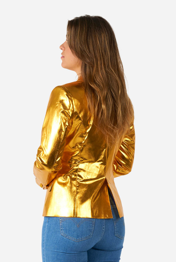 Vrouw draagt gouden blazer