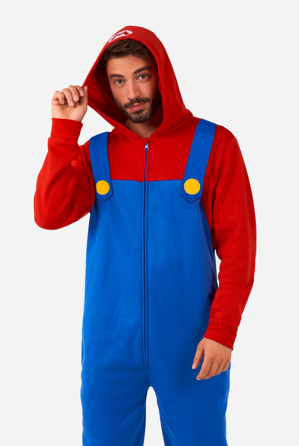 Man met unisex onesie met Super Mario-print