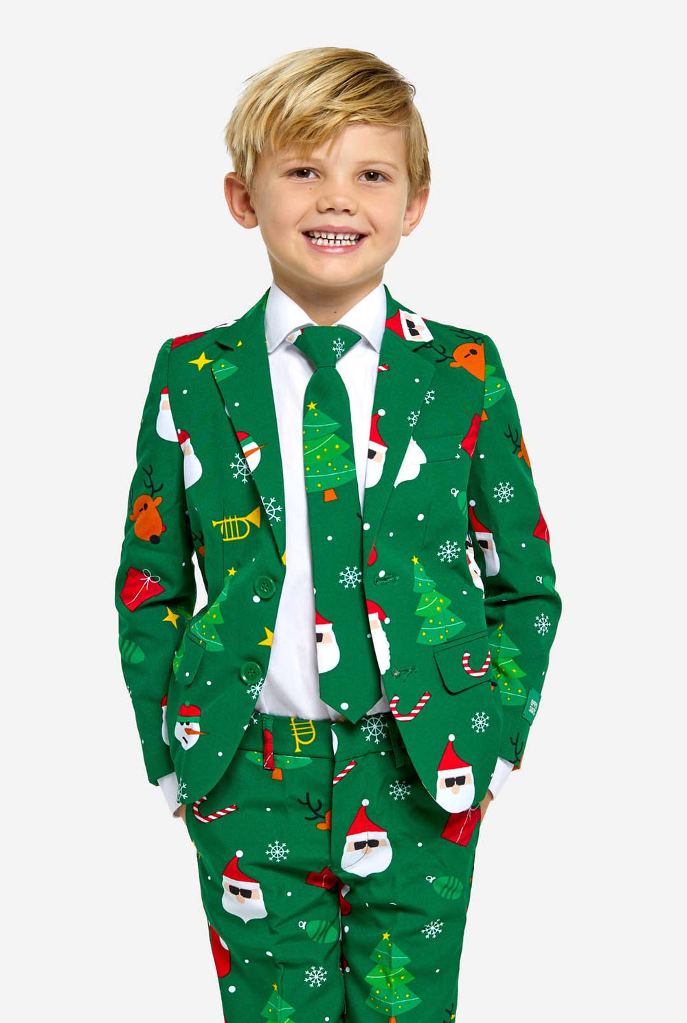 Jongen draagt groen Kerstpak voor kinderen met Kerst iconen.