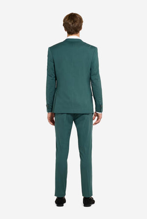 Afbeelding met lichtgrijze achtergrond en een man in een donkergroen herenpak en wit overhemd. Het pak bestaat uit een blazer en een pantalon. Zicht vanaf de achterkant