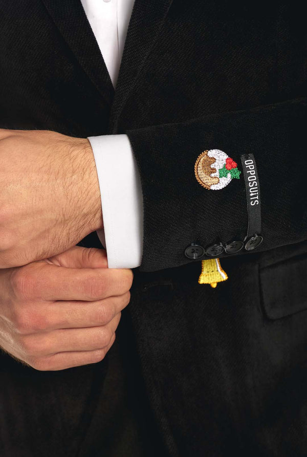 Man met zwarte kerstblazer met kerstpictogrammen, close-up 