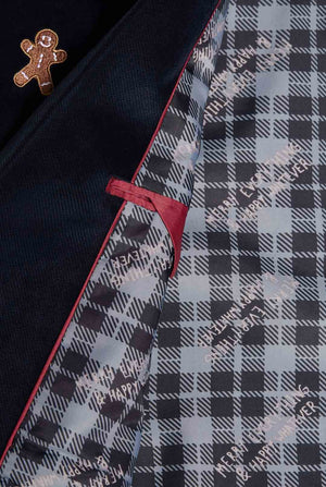 Man draagt blauwe dinner jacket blazer met Kerst icoontjes