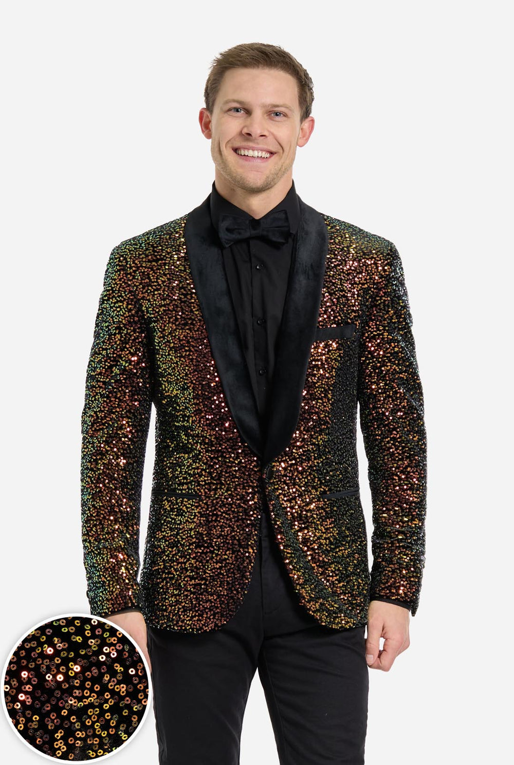Deze afbeelding toont een stijlvolle smokingjas voor heren uit de OppoSuits Deluxe-collectie, versierd met schitterende amberkleurige pailletten die een glinsterend effect creëren. De blazer met pailletten heeft een strakke satijnen revers en een getailleerde pasvorm. Inclusief close up, links onder.