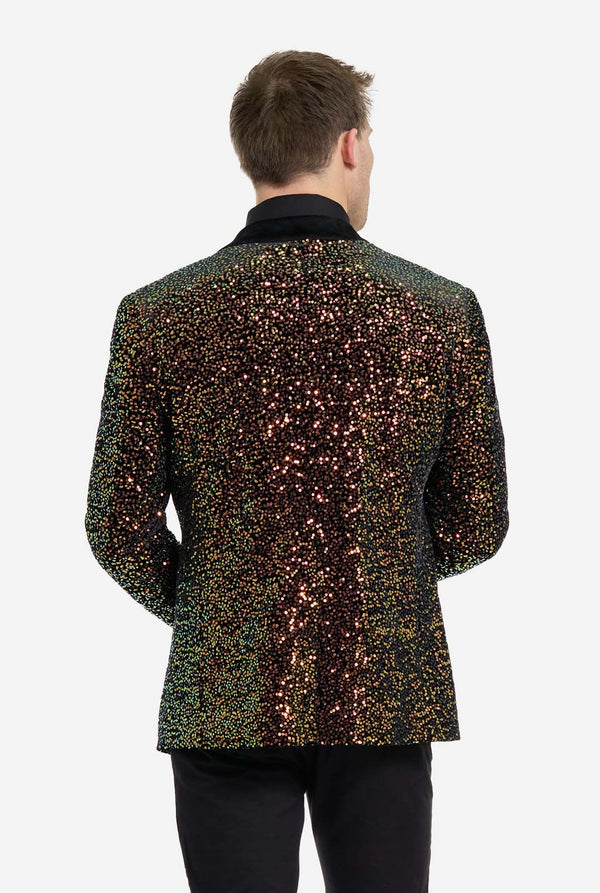 Deze afbeelding toont een stijlvolle smokingjas voor heren uit de OppoSuits Deluxe-collectie, versierd met schitterende amberkleurige pailletten die een glinsterend effect creëren. De blazer met pailletten heeft een strakke satijnen revers en een getailleerde pasvorm. Het model combineert hem met een klassiek zwart overhemd en een vlinderdas, waardoor deze jas perfect is voor formele evenementen, feestdagen of nieuwjaarsvieringen. Ideaal voor mannen die willen opvallen. Vanaf de achterkant.