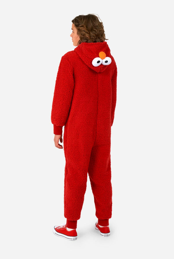 Jongen draagt rode pluche Elmo onesie