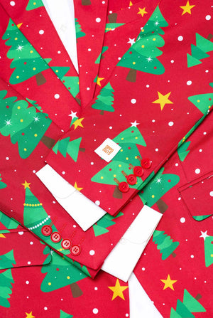 Man met rode kerstblazer voor heren met kerstbomen en sterrenprint. Close-up met wit overhemd.