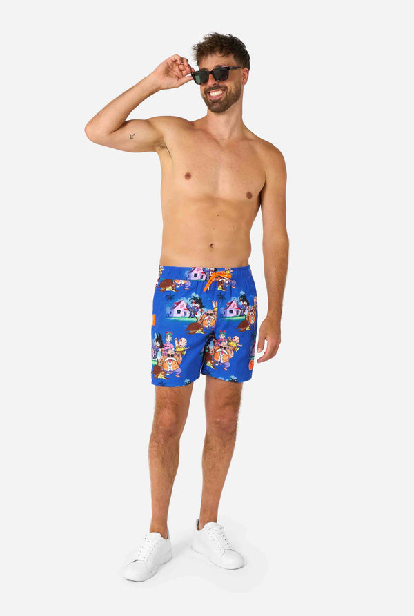 Blauwe Dragon Ball-zwemshorts voor heren met Goku, Krillin, Master Roshi en andere personages in Kame House. Perfect voor animefans op het strand of bij het zwembad.