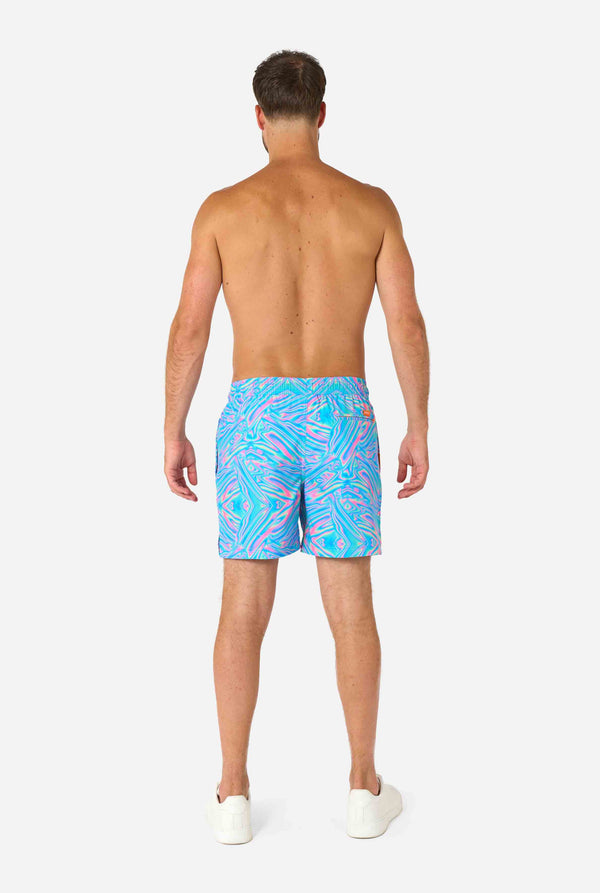 Levendige holografische zwemshorts voor heren met een betoverend blauw, roze en paars wervelend design. Opvallende en stijlvolle badkleding voor zomerplezier.