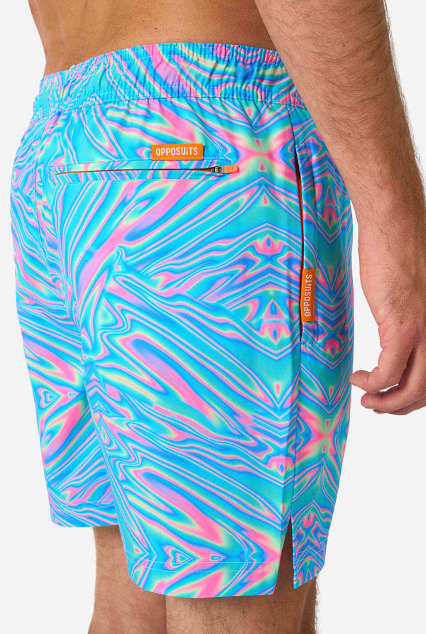 Levendige holografische zwemshorts voor heren met een betoverend blauw, roze en paars wervelend design. Opvallende en stijlvolle badkleding voor zomerplezier.