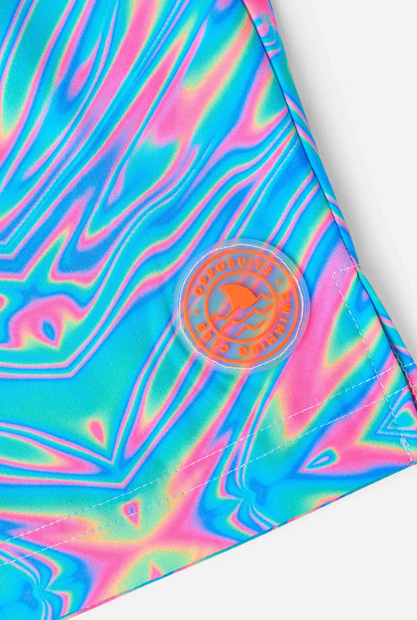 Levendige holografische zwemshorts voor heren met een betoverend blauw, roze en paars wervelend design. Opvallende en stijlvolle badkleding voor zomerplezier.