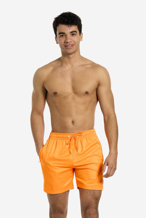 Man met neon levendig oranje zwembroek voor mannen