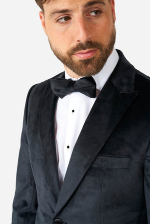Man draagt zwarte velvet smoking