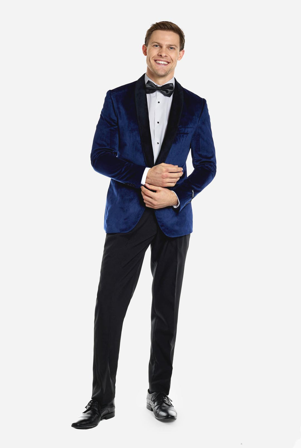 Man draagt blauwe dinner jacket blazer