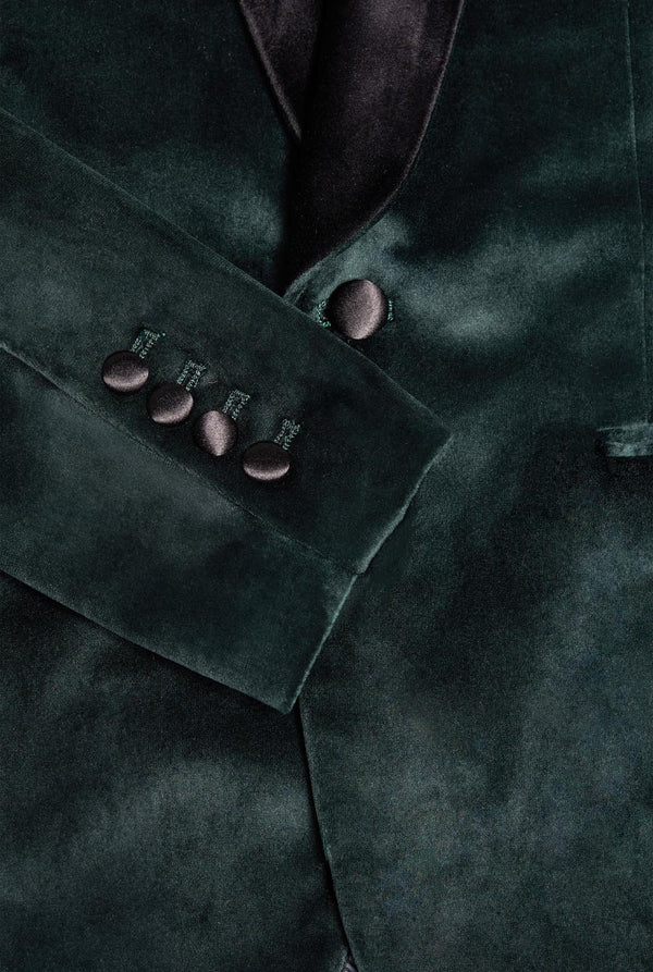 Man draagt groene dinner jacket blazer