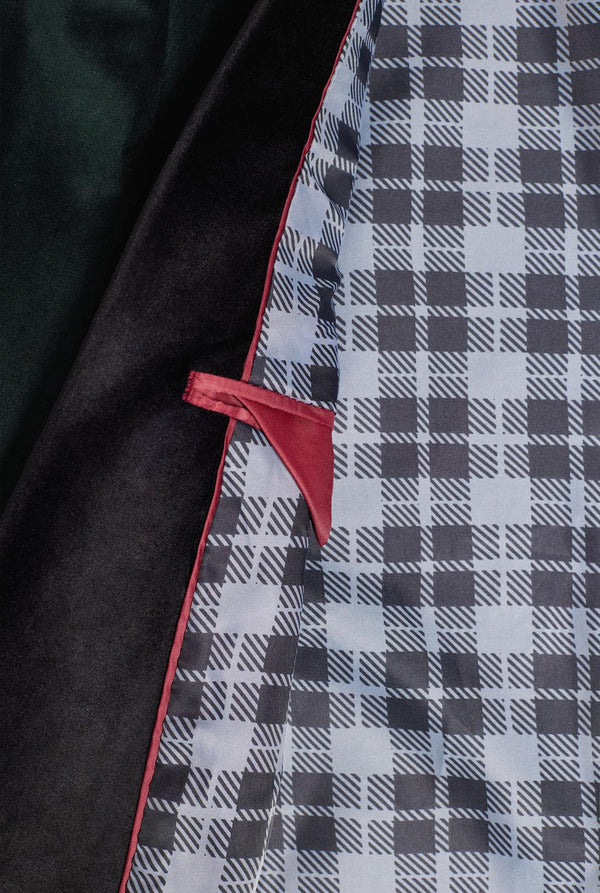Man draagt groene dinner jacket blazer