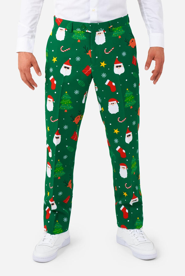 Man met groene kerstpakken voor mannen met kerstpictogrammen, close up van de broek