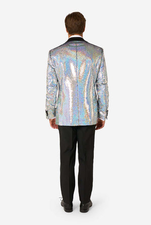Man in sequin smoking met holografische zilveren pailletten en zwarte satijnen revers, gecombineerd met een wit overhemd, zwarte vlinderdas en zwarte broek. Beeld van de achterkant.