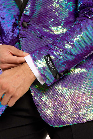 Mannen dragen smoking met blauw paillettenjasje, close up