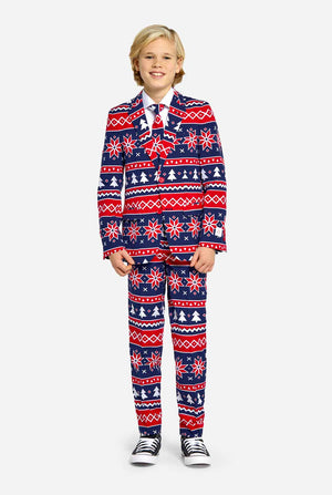 Tiener draagt Kerstpak met Nordic print