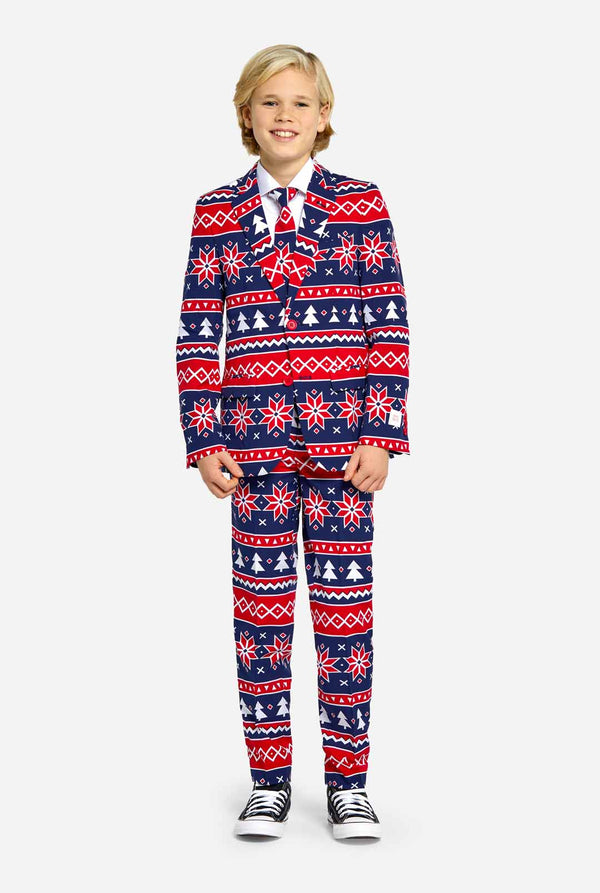Tiener draagt Kerstpak met Nordic print