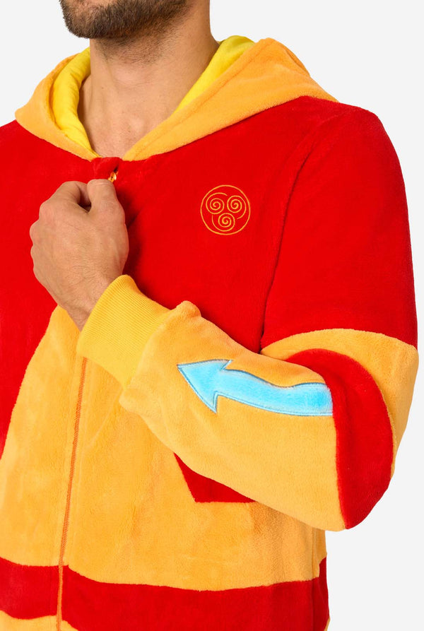 Man draagt officiele Avatar: The last Airbender Aang onesie.