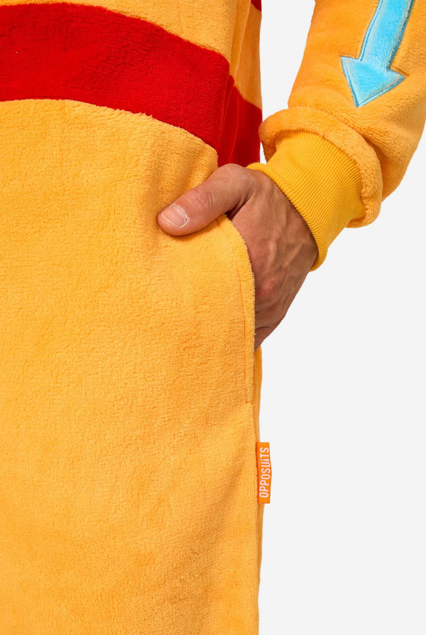 Man draagt officiele Avatar: The last Airbender Aang onesie.
