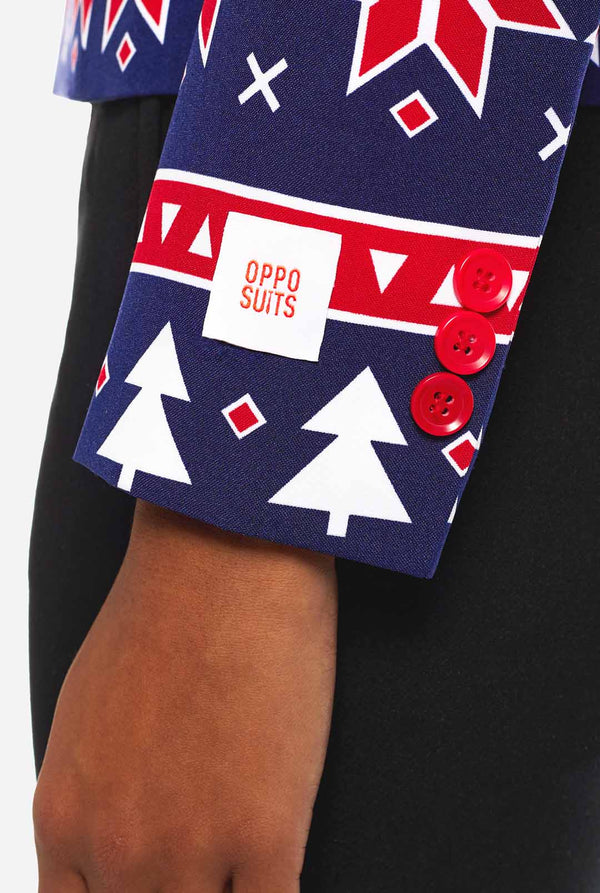 Vrouw draagt dames Kerstblazer met Nordic print