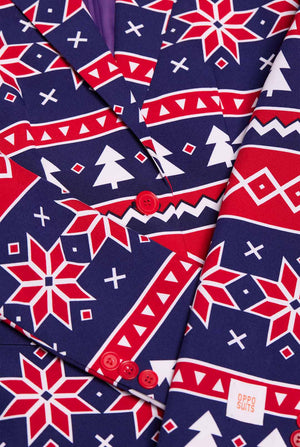 Vrouw draagt dames Kerstblazer met Nordic print
