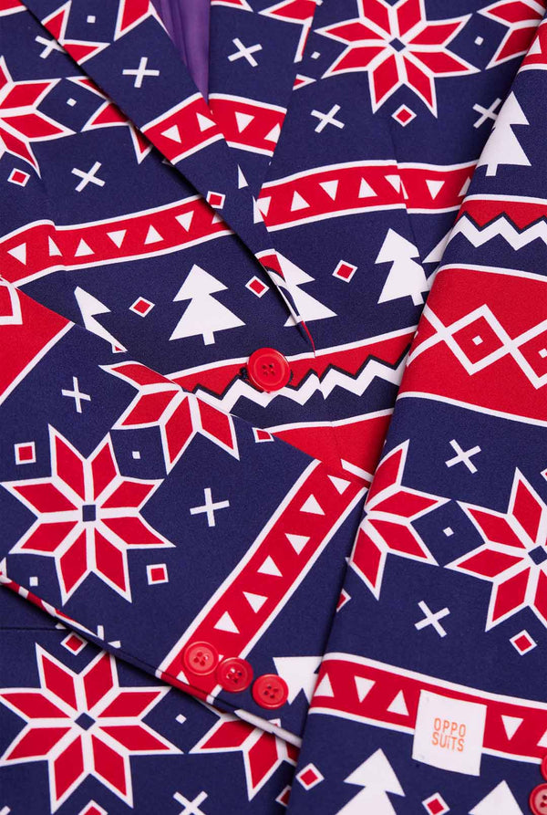 Vrouw draagt dames Kerstblazer met Nordic print