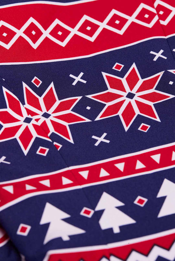Vrouw draagt dames Kerstblazer met Nordic print